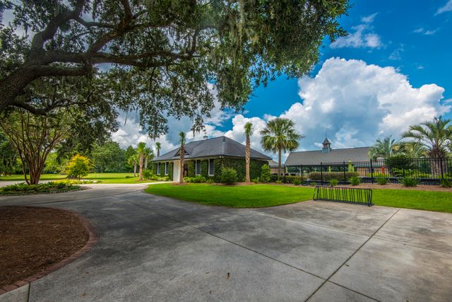 5201 Forest Oaks Drive, Hollywood, SC 29449