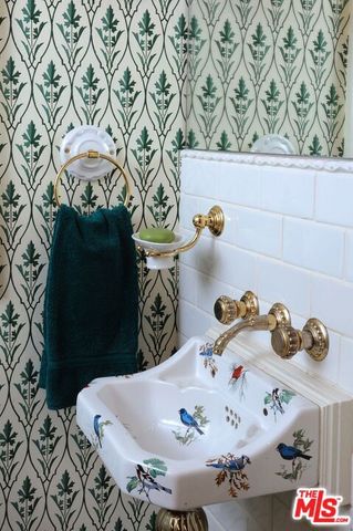 320 Hilgard Avenue, Los Angeles, CA 90024