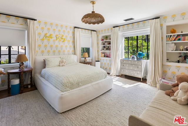 320 Hilgard Avenue, Los Angeles, CA 90024