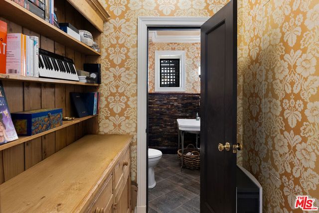 320 Hilgard Avenue, Los Angeles, CA 90024