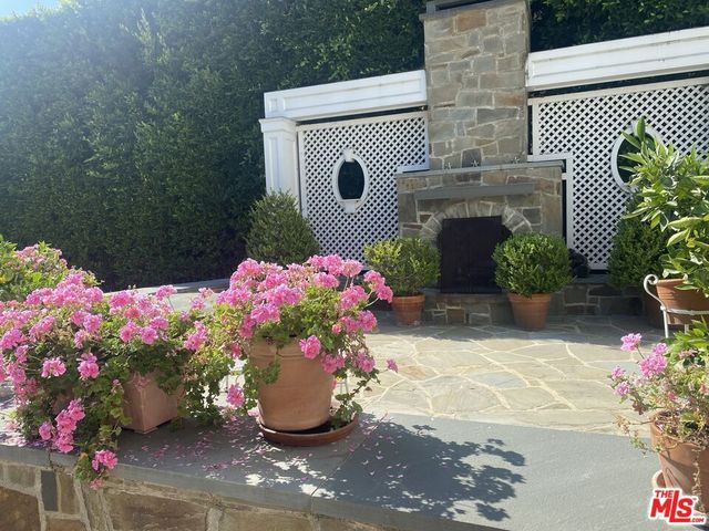 320 Hilgard Avenue, Los Angeles, CA 90024