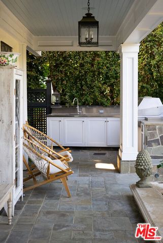 320 Hilgard Avenue, Los Angeles, CA 90024