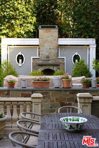 320 Hilgard Avenue, Los Angeles, CA 90024