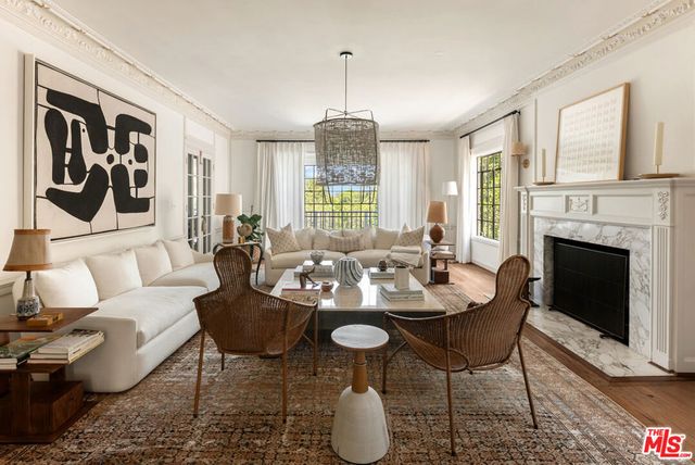 320 Hilgard Avenue, Los Angeles, CA 90024