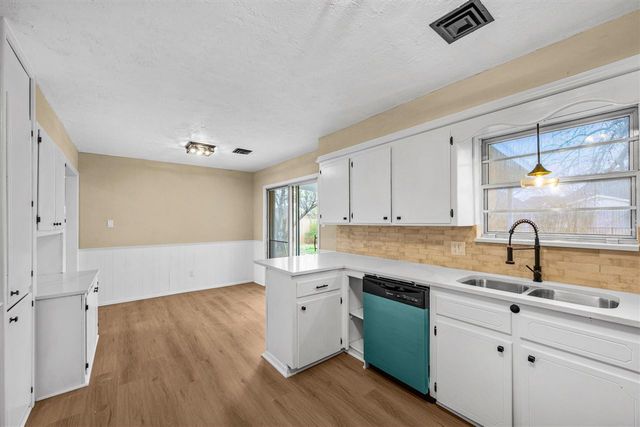 406 NW 75th St, Lawton, OK 73505