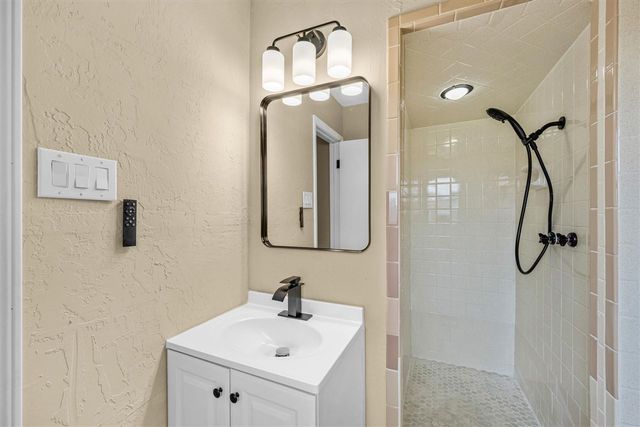 406 NW 75th St, Lawton, OK 73505