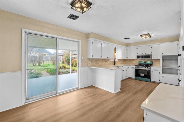 406 NW 75th St, Lawton, OK 73505