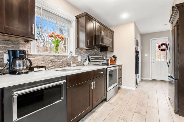 98 Poplar 2, Danvers, MA 01923