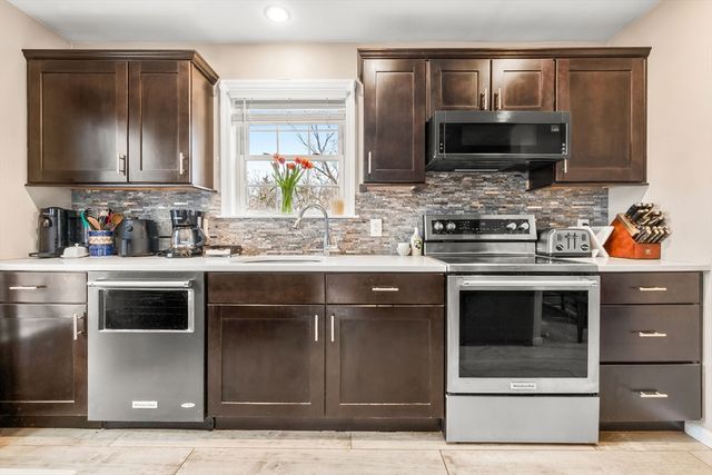 98 Poplar 2, Danvers, MA 01923