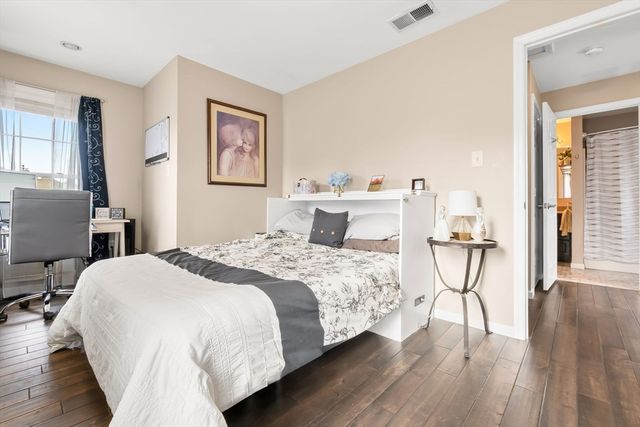 98 Poplar 2, Danvers, MA 01923