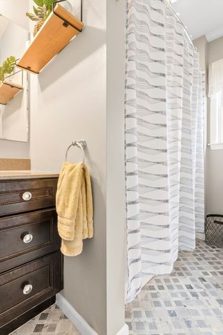 98 Poplar 2, Danvers, MA 01923