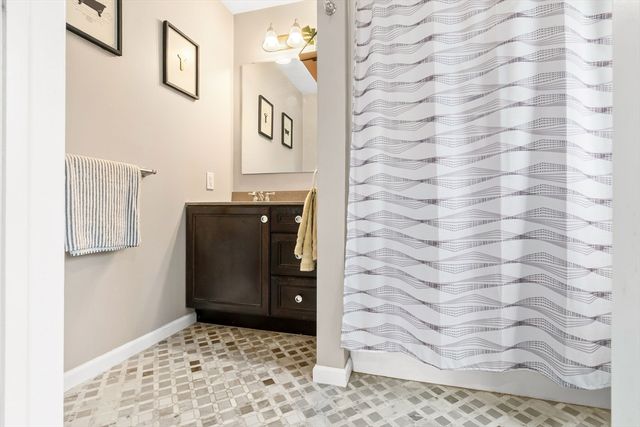 98 Poplar 2, Danvers, MA 01923