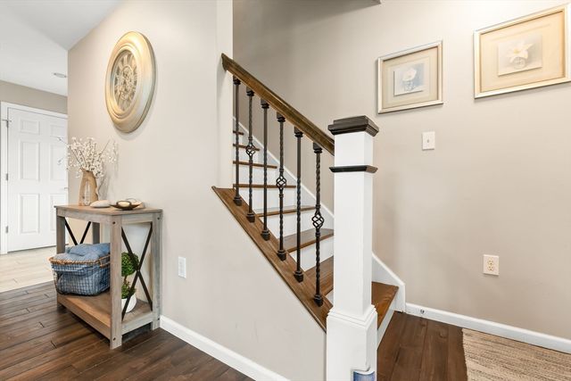 98 Poplar 2, Danvers, MA 01923