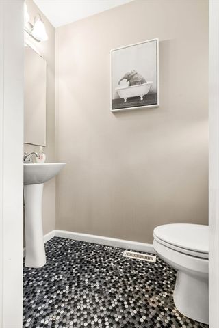 98 Poplar 2, Danvers, MA 01923