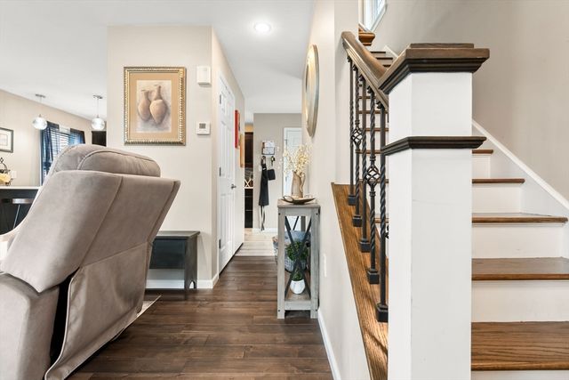 98 Poplar 2, Danvers, MA 01923