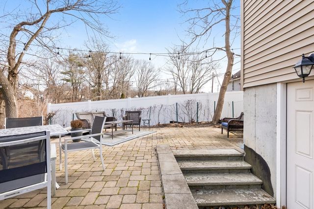 98 Poplar 2, Danvers, MA 01923