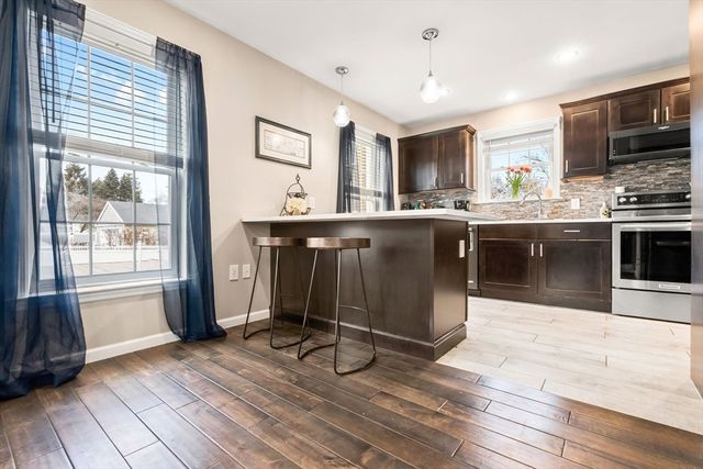 98 Poplar 2, Danvers, MA 01923