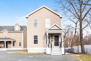 98 Poplar 2, Danvers, MA 01923