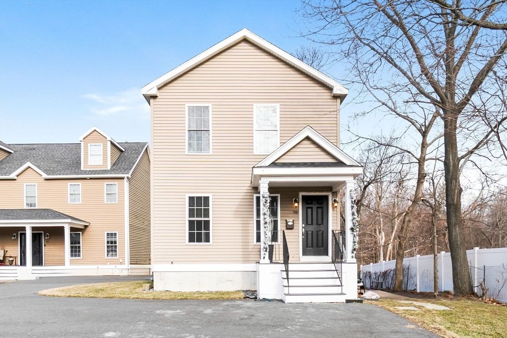 98 Poplar 2, Danvers, MA 01923