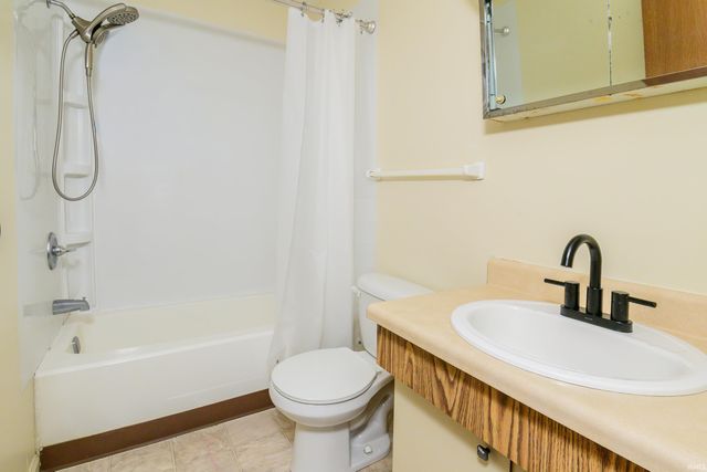 2484 S Brittany Lane, Bloomington, IN 47401