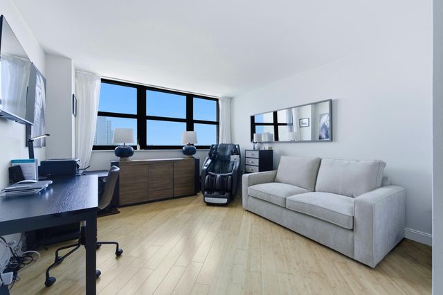 5600 N Flagler Drive Unit 910, West Palm Beach, FL 33407