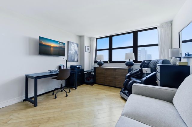 5600 N Flagler Drive Unit 910, West Palm Beach, FL 33407