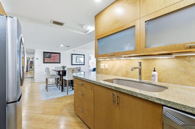 5600 N Flagler Drive Unit 910, West Palm Beach, FL 33407