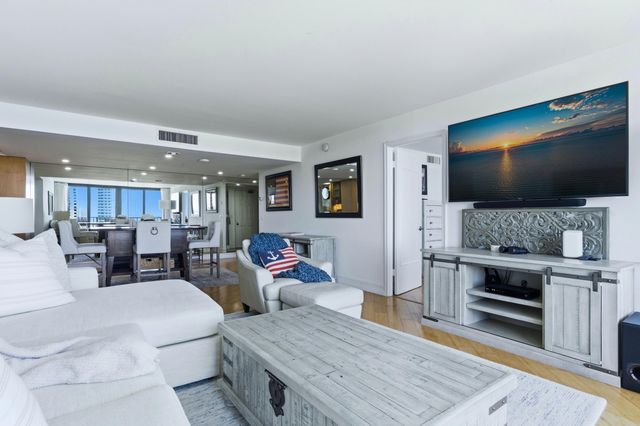 5600 N Flagler Drive Unit 910, West Palm Beach, FL 33407