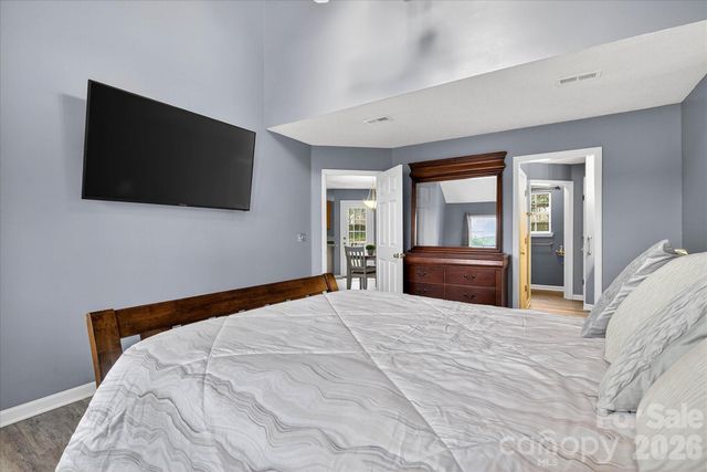 6107 Colchester Lane, Matthews, NC 28104