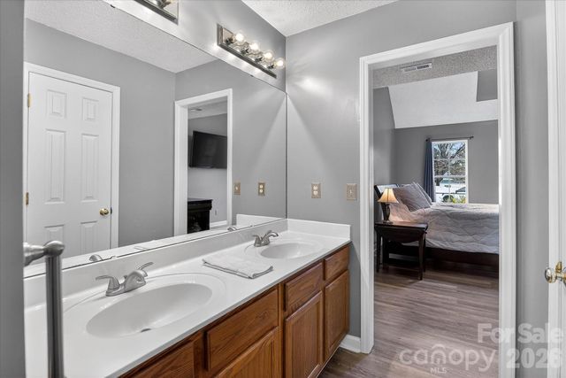 6107 Colchester Lane, Matthews, NC 28104