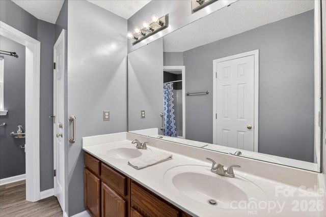 6107 Colchester Lane, Matthews, NC 28104