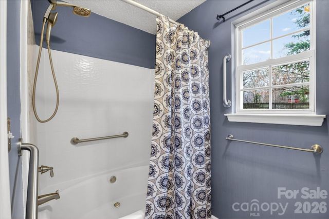 6107 Colchester Lane, Matthews, NC 28104