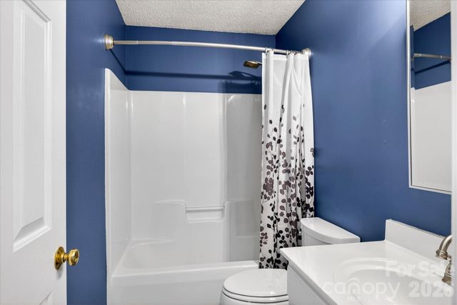 6107 Colchester Lane, Matthews, NC 28104