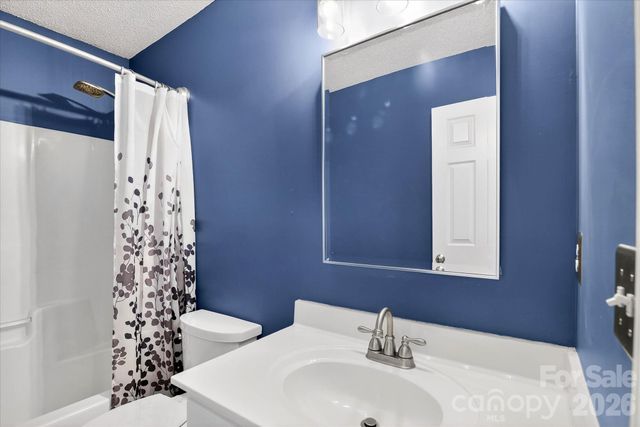 6107 Colchester Lane, Matthews, NC 28104