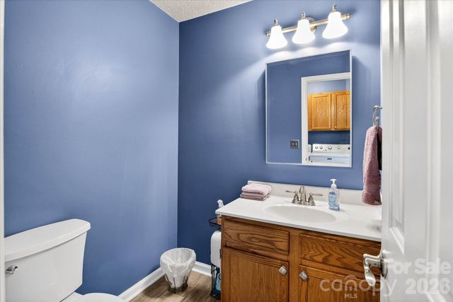 6107 Colchester Lane, Matthews, NC 28104