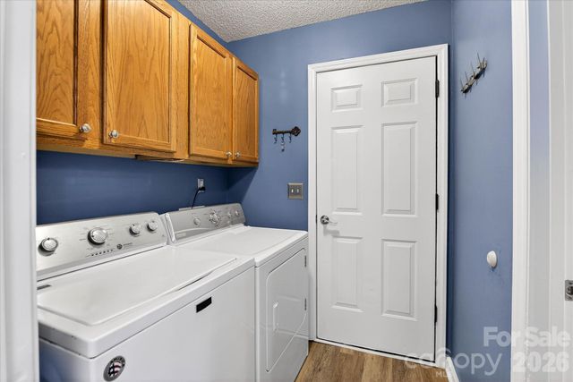 6107 Colchester Lane, Matthews, NC 28104