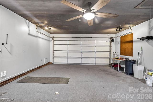 6107 Colchester Lane, Matthews, NC 28104