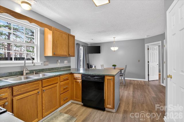 6107 Colchester Lane, Matthews, NC 28104