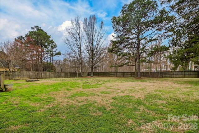 6107 Colchester Lane, Matthews, NC 28104