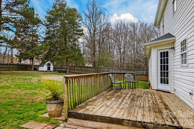 6107 Colchester Lane, Matthews, NC 28104