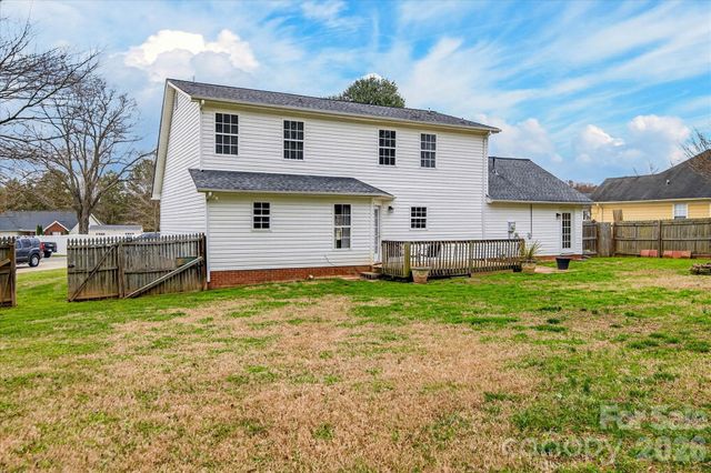 6107 Colchester Lane, Matthews, NC 28104