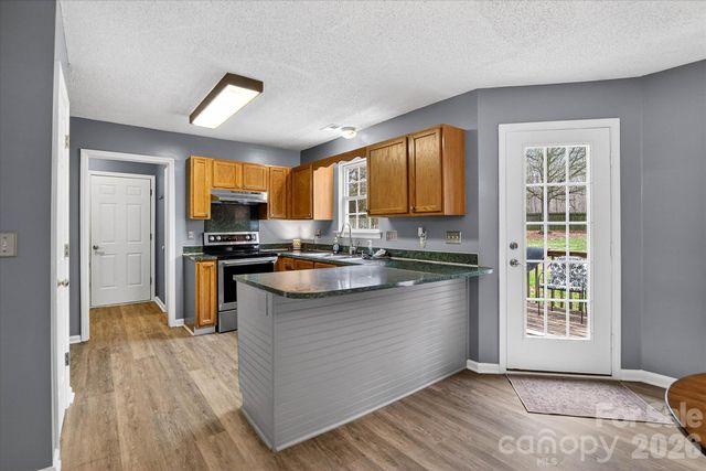 6107 Colchester Lane, Matthews, NC 28104