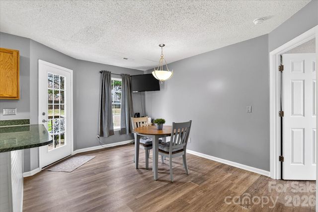 6107 Colchester Lane, Matthews, NC 28104