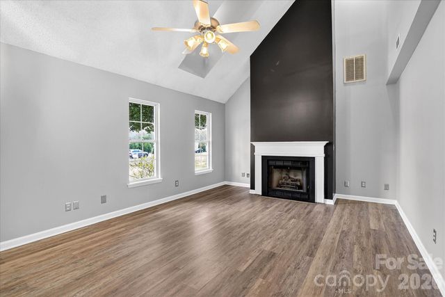 6107 Colchester Lane, Matthews, NC 28104