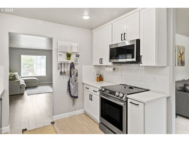 15006 Se SIEBEN CREEK Dr, Clackamas, OR 97015