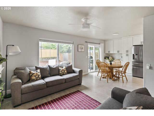 15006 Se SIEBEN CREEK Dr, Clackamas, OR 97015