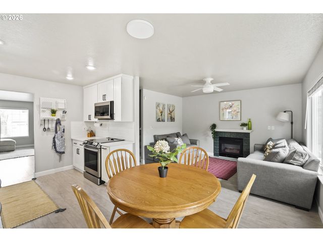 15006 Se SIEBEN CREEK Dr, Clackamas, OR 97015