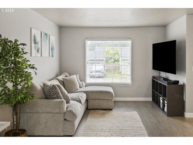 15006 Se SIEBEN CREEK Dr, Clackamas, OR 97015