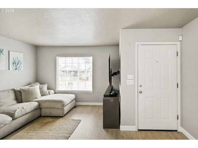 15006 Se SIEBEN CREEK Dr, Clackamas, OR 97015