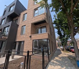 2100 W 18TH Place 201, Chicago, IL 60608
